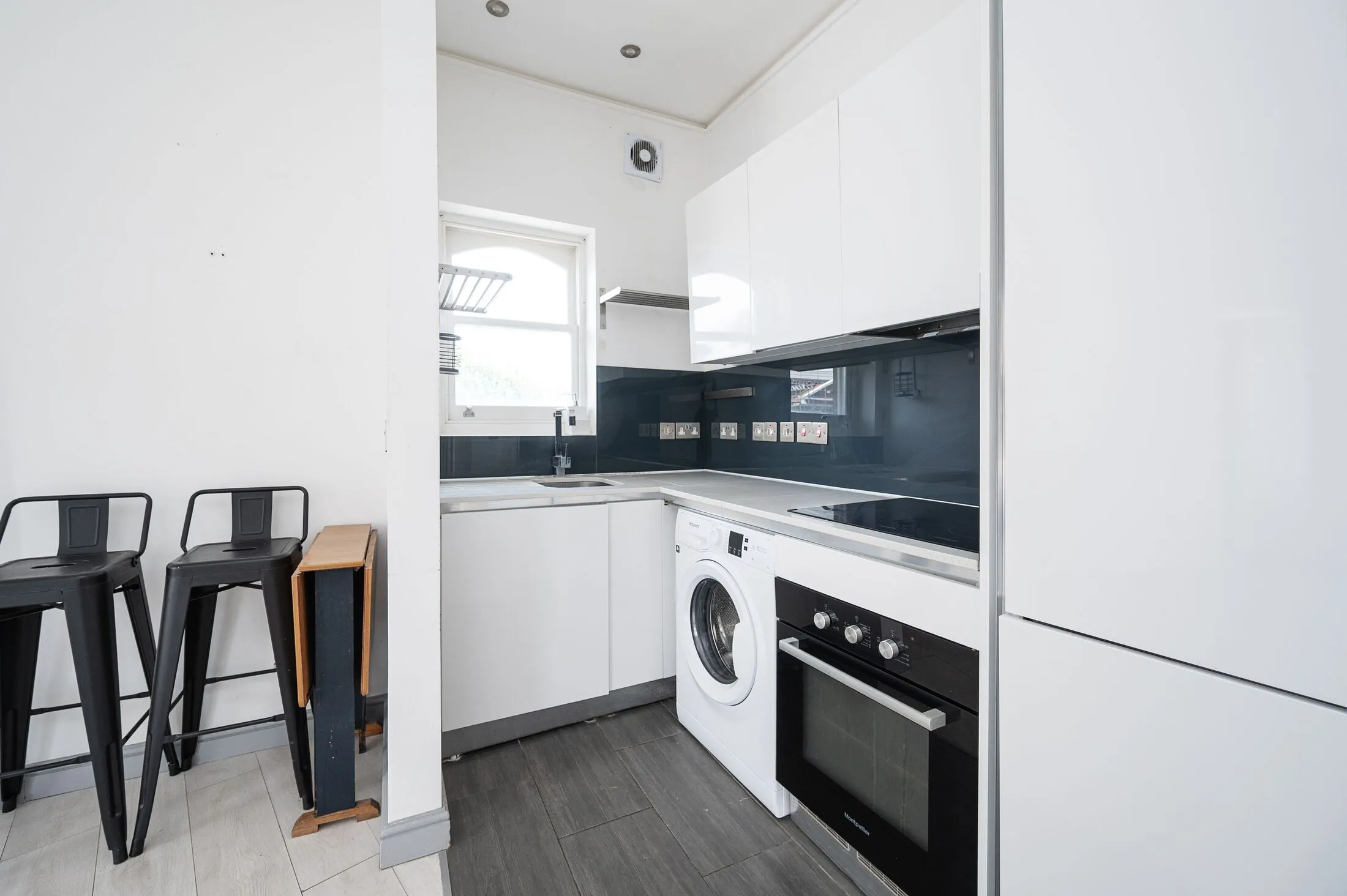 Flat Kingsland High Street in Greater London