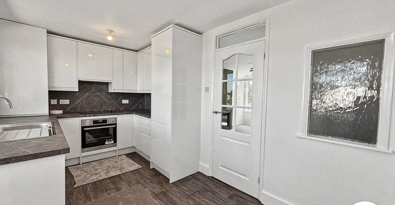 Flat Greenacre Close in Swanley