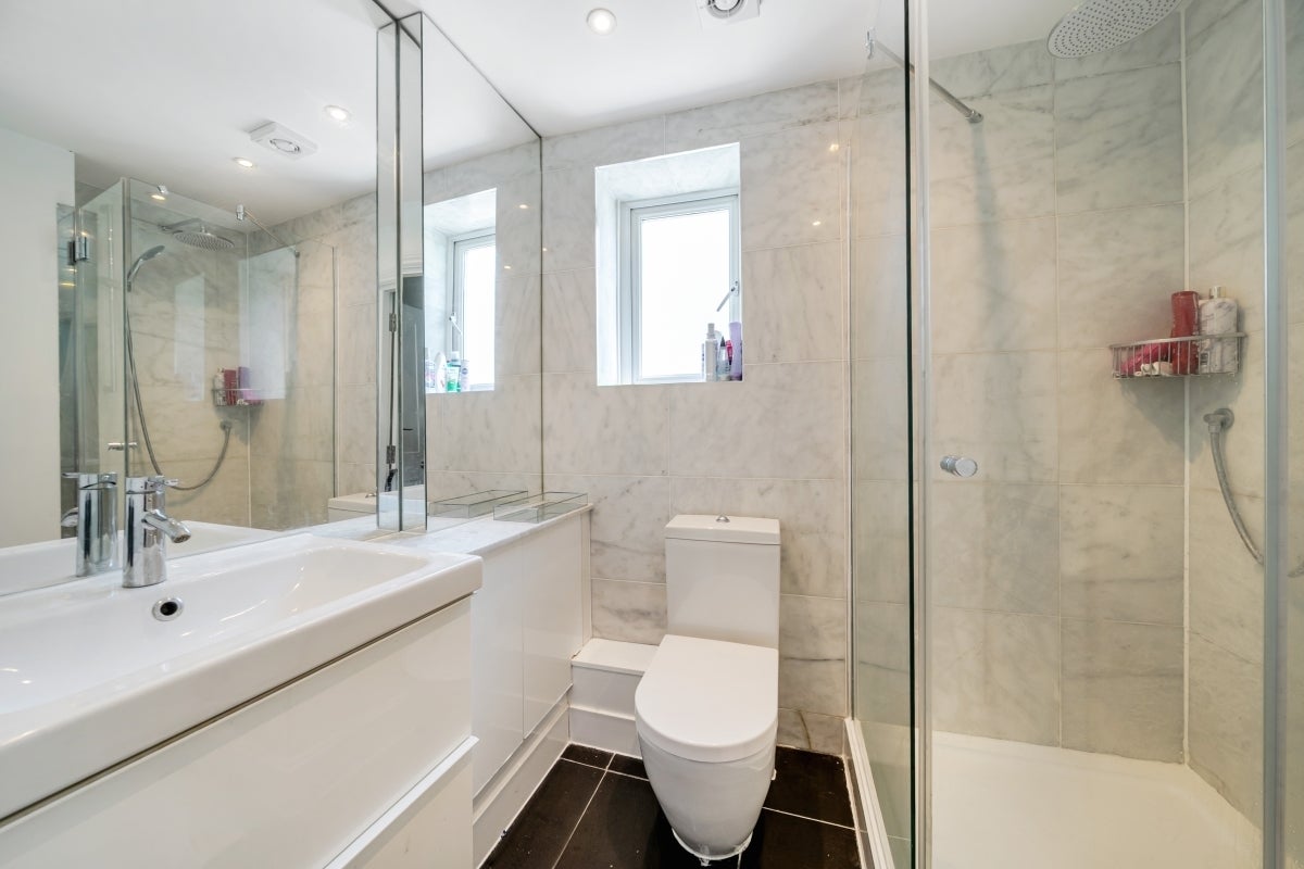 Flat Nevern Place in Greater London
