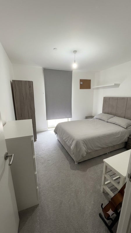 Room Priory Road in Greater London