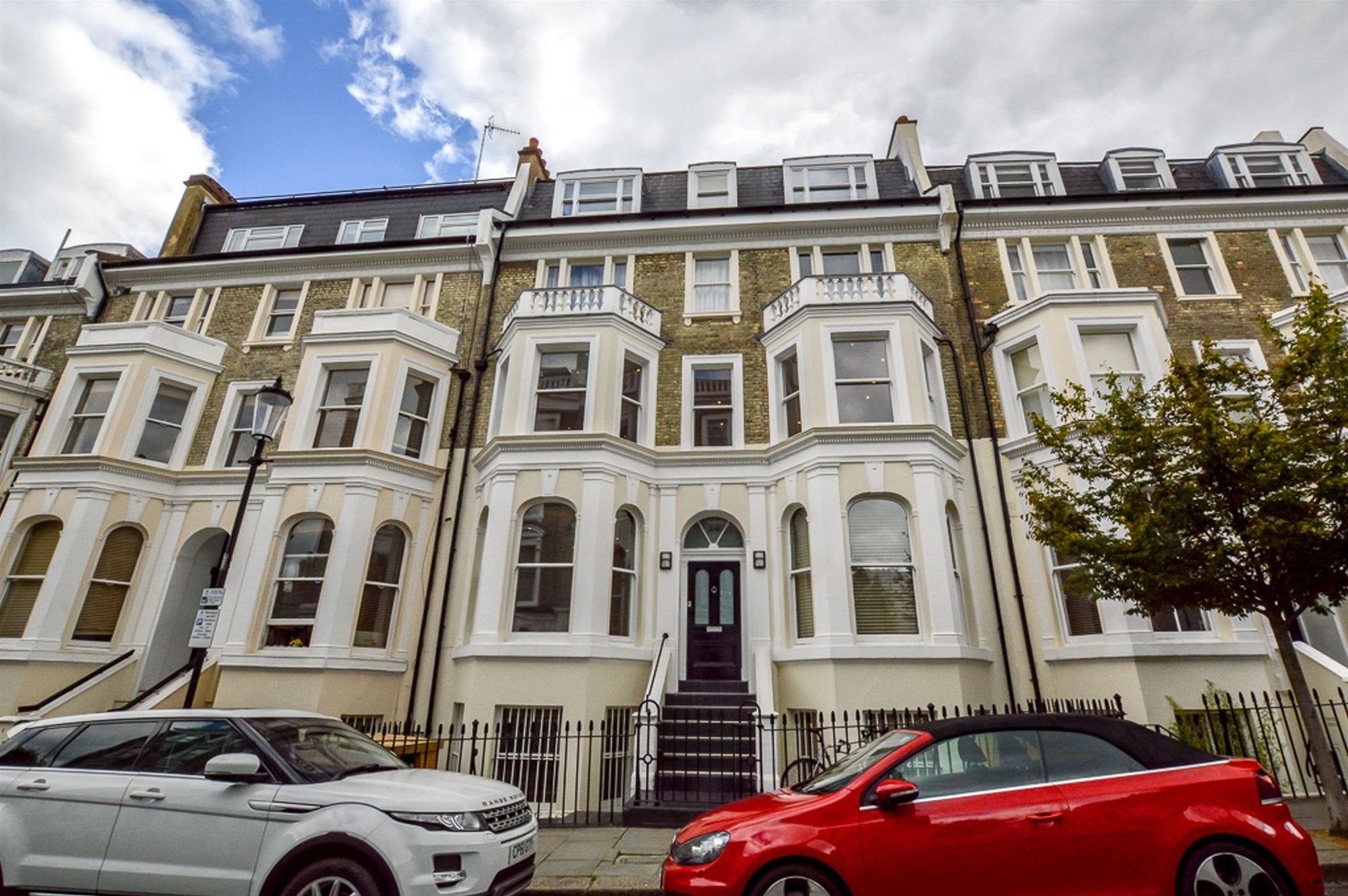 Flat Campden Hill Gardens in Greater London