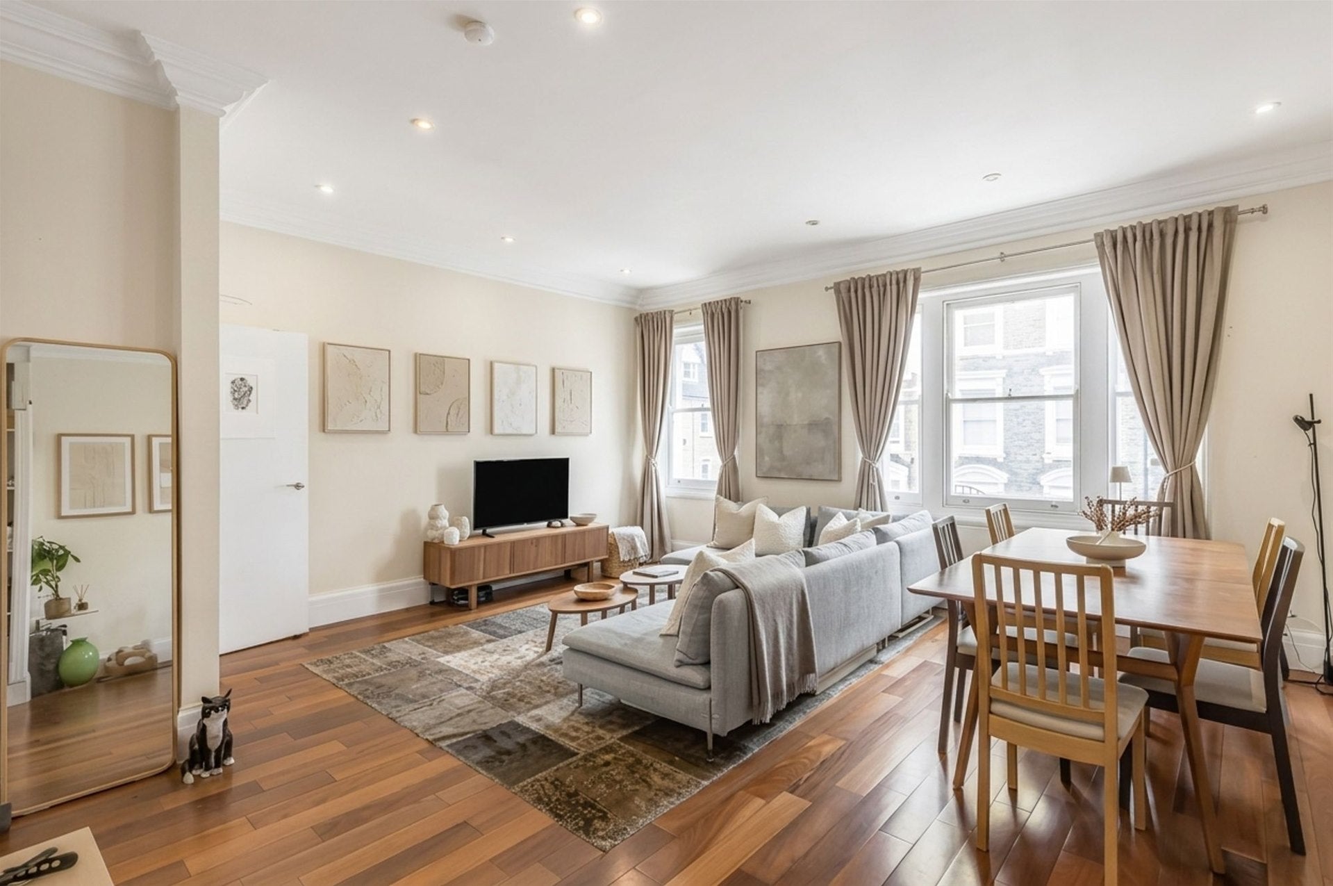 Flat Campden Hill Gardens in Greater London