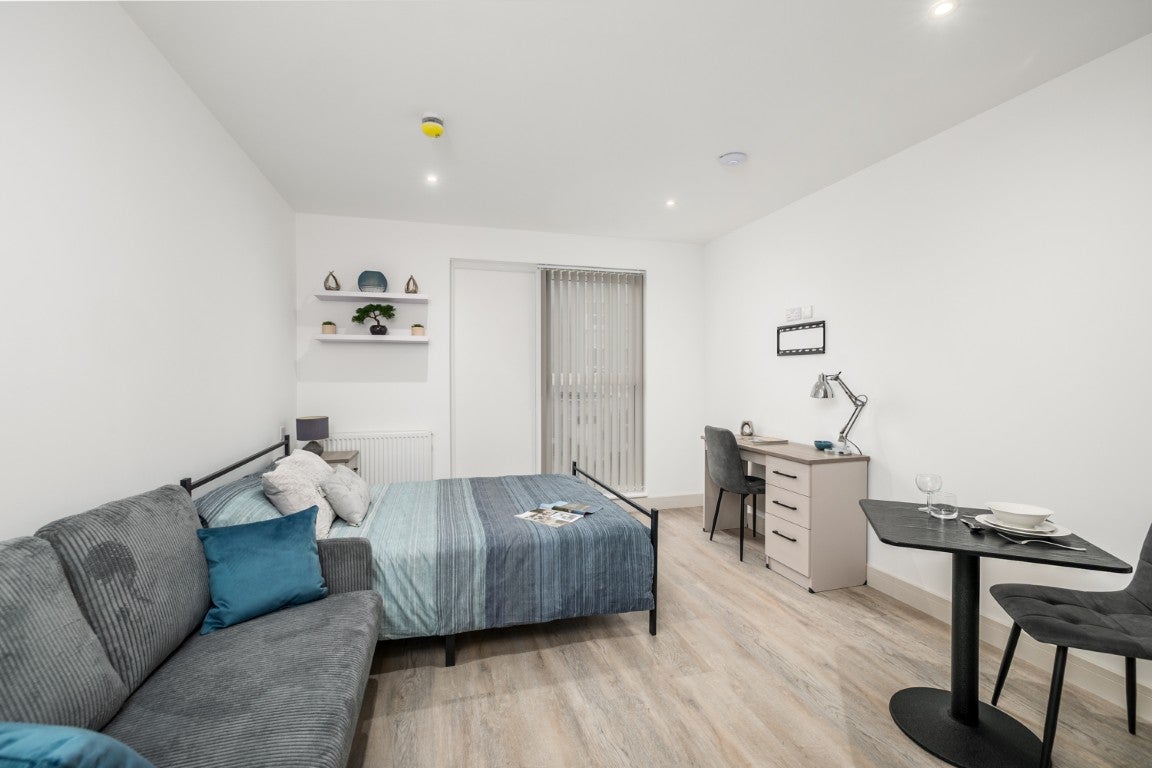 Room North Hill in Plymouth