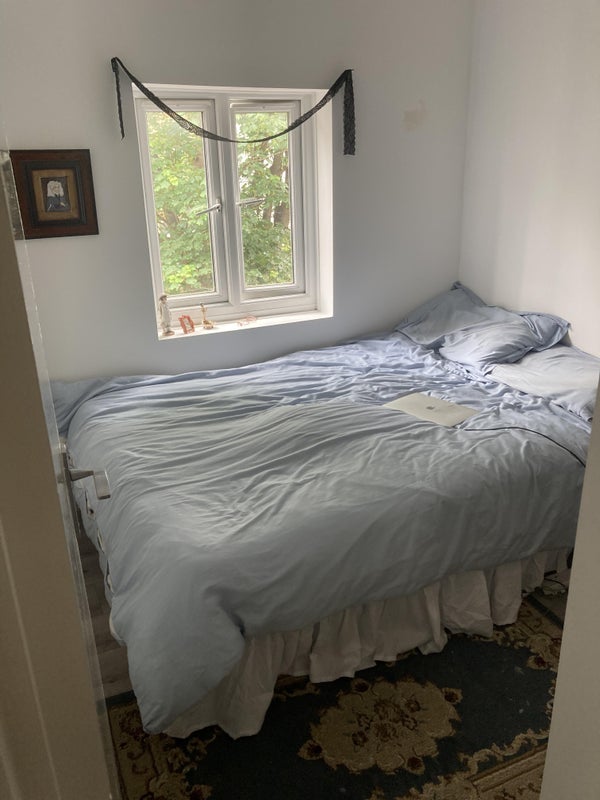 Room Arnold Road in Greater London