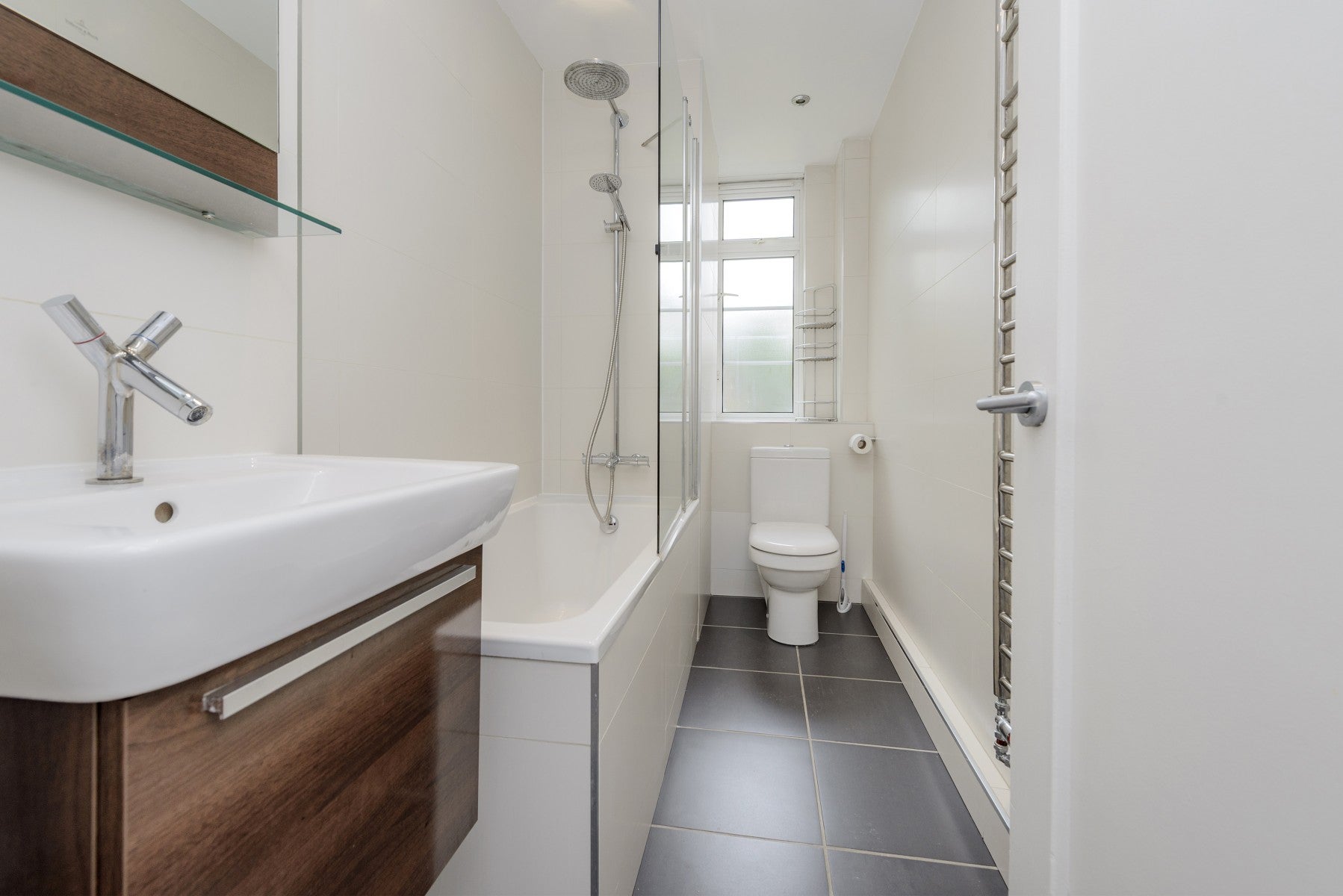 Flat Grove End Road in City of Westminster