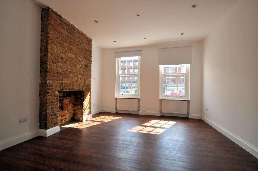 Flat Clapham Road in Greater London