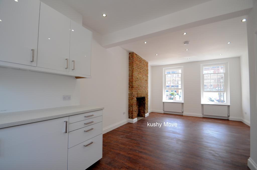 Flat Clapham Road in Greater London