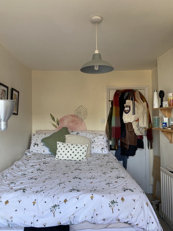 Room Gowrie Road in Greater London