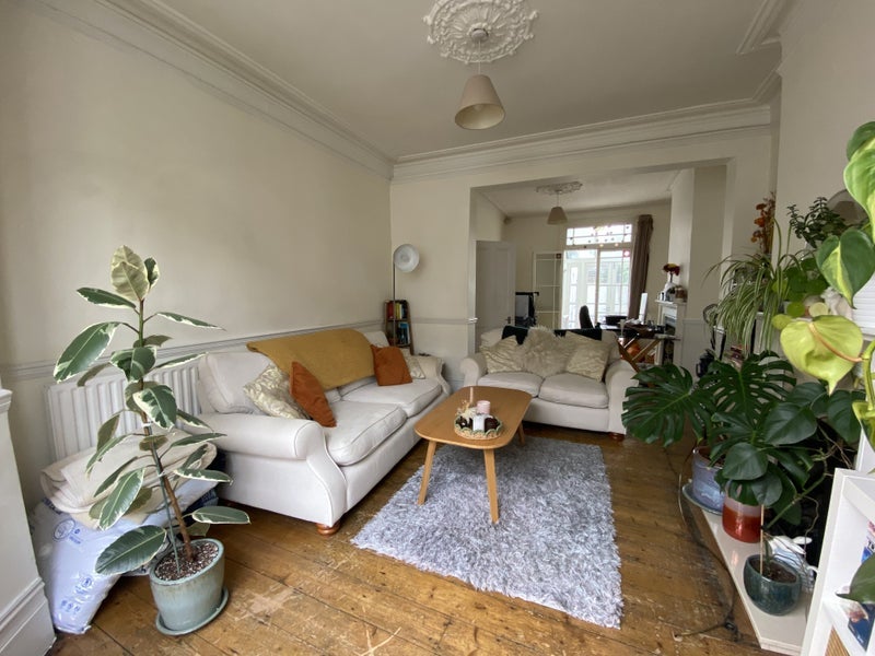 Room Gowrie Road in Greater London
