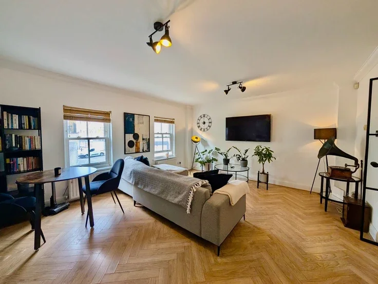 Flat Sarum Terrace in Greater London