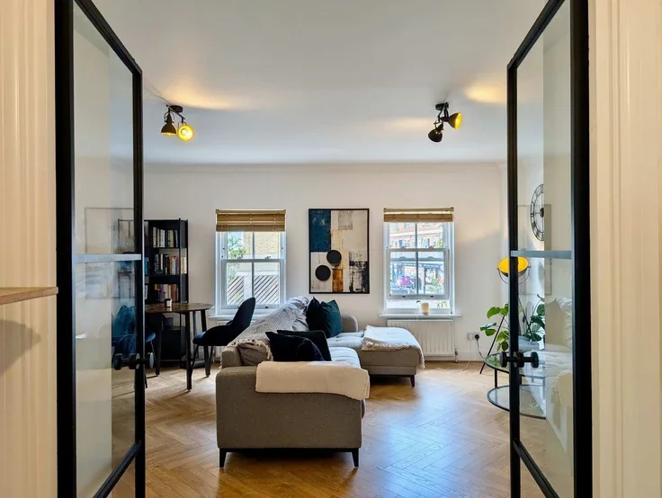 Flat Sarum Terrace in Greater London