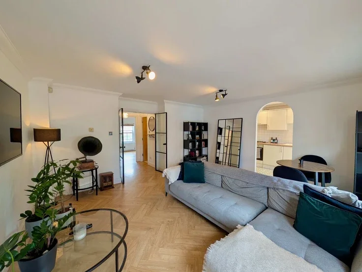Flat Sarum Terrace in Greater London