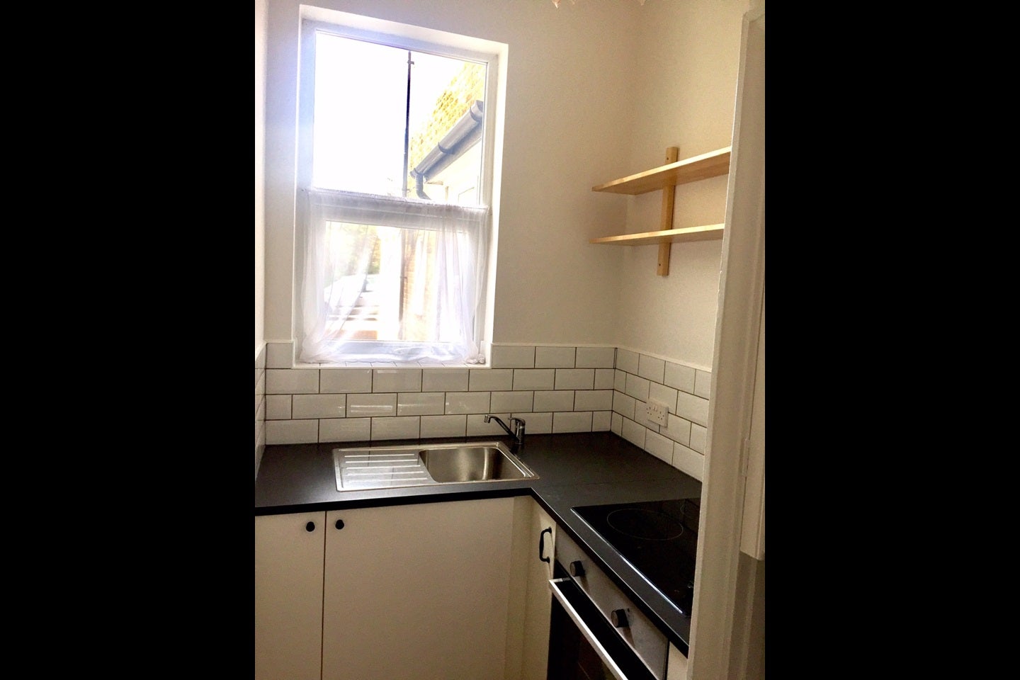 Flat Vaughan Road in Greater London