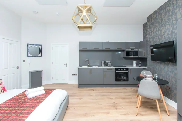 Flat Coldharbour Road in Bristol