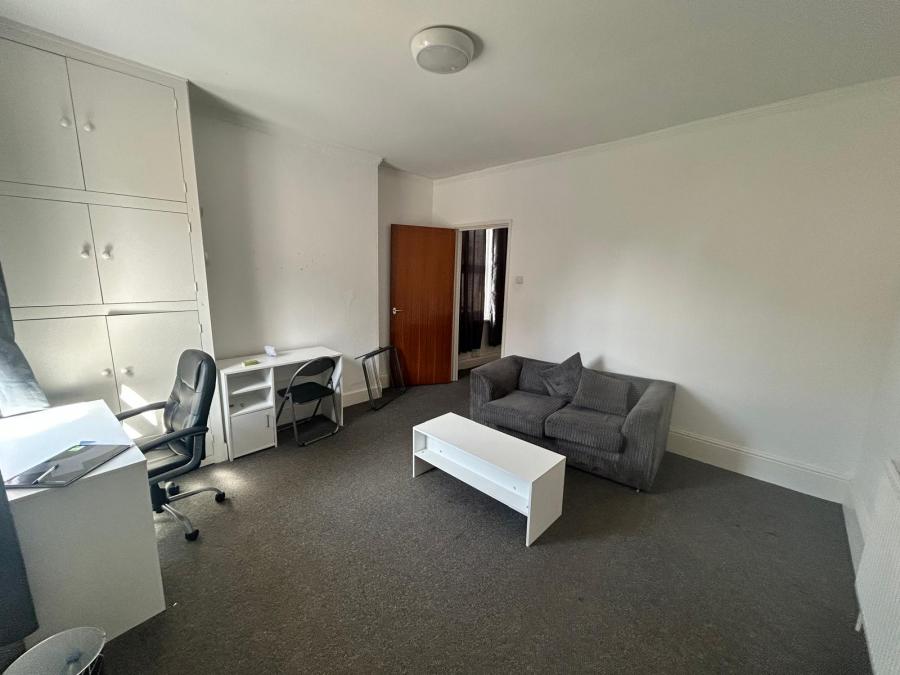 Flat Redcliffe Road in Nottingham
