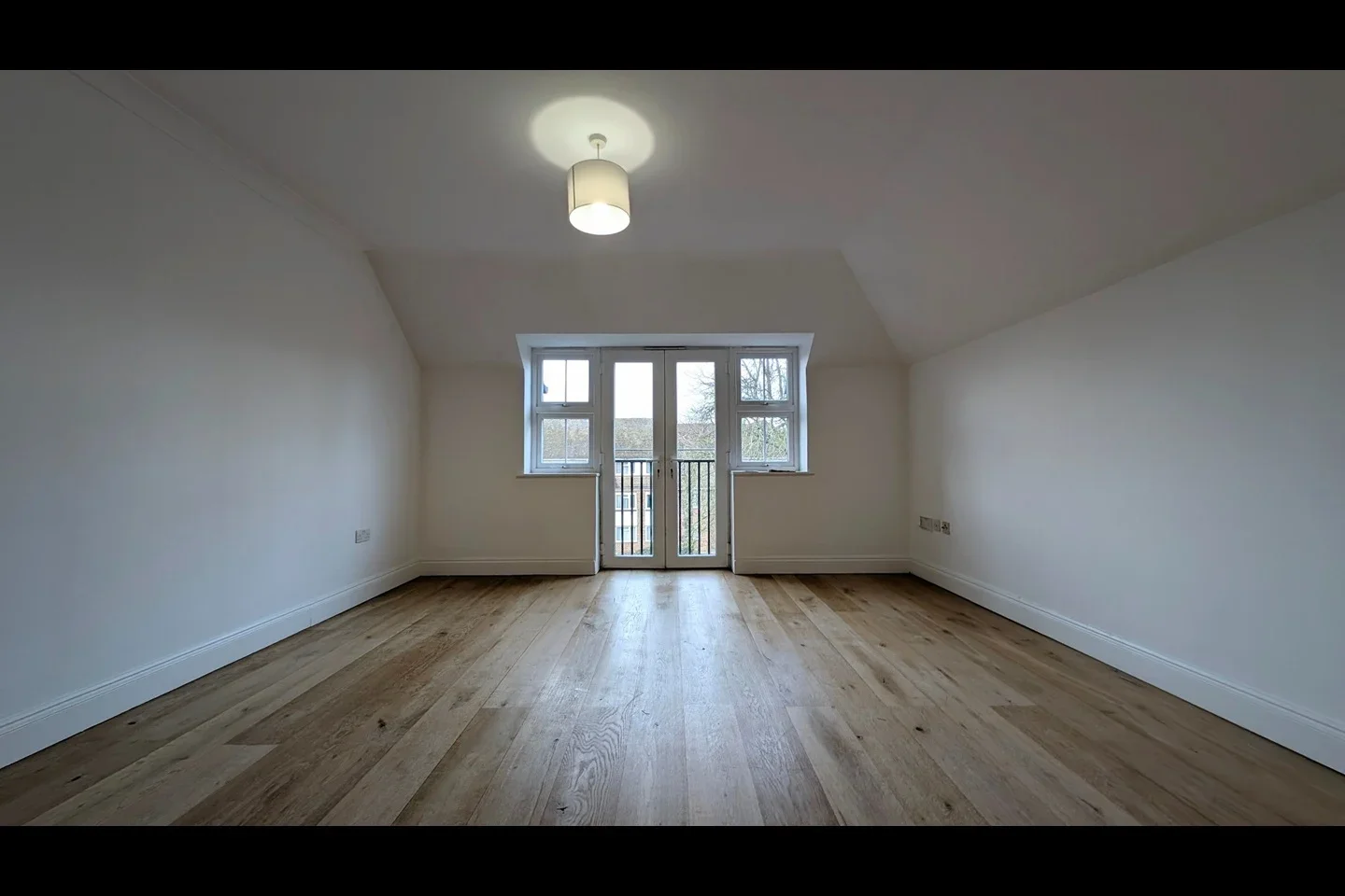 Flat Eaton Road in Greater London