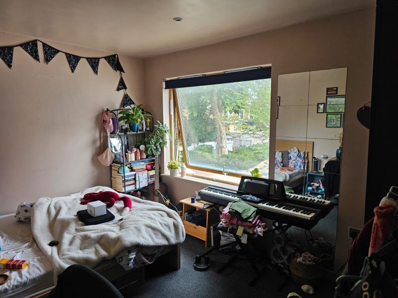 Room Queen Annes Square in Greater London
