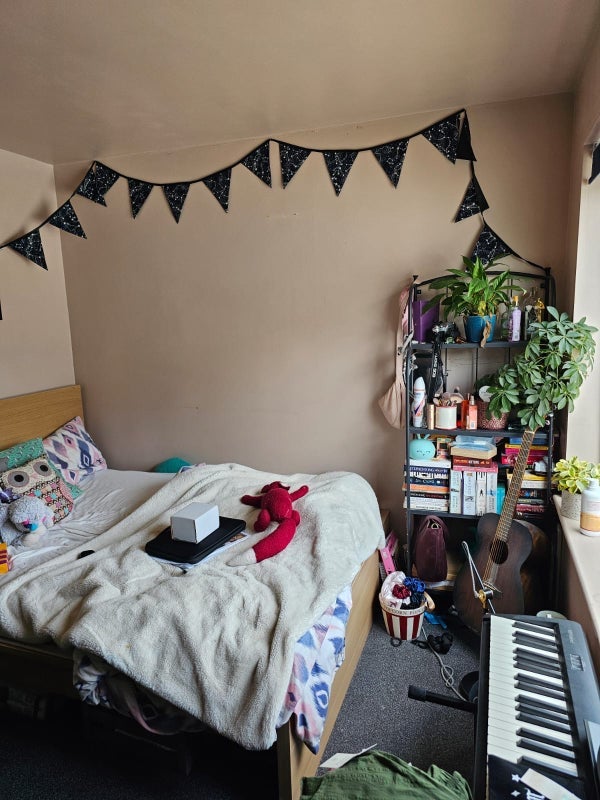 Room Queen Annes Square in Greater London