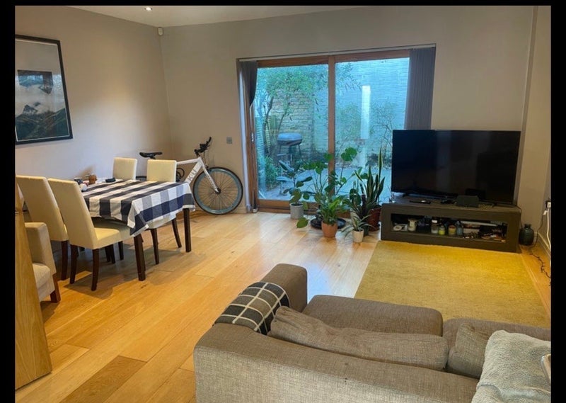 Room Queen Annes Square in Greater London