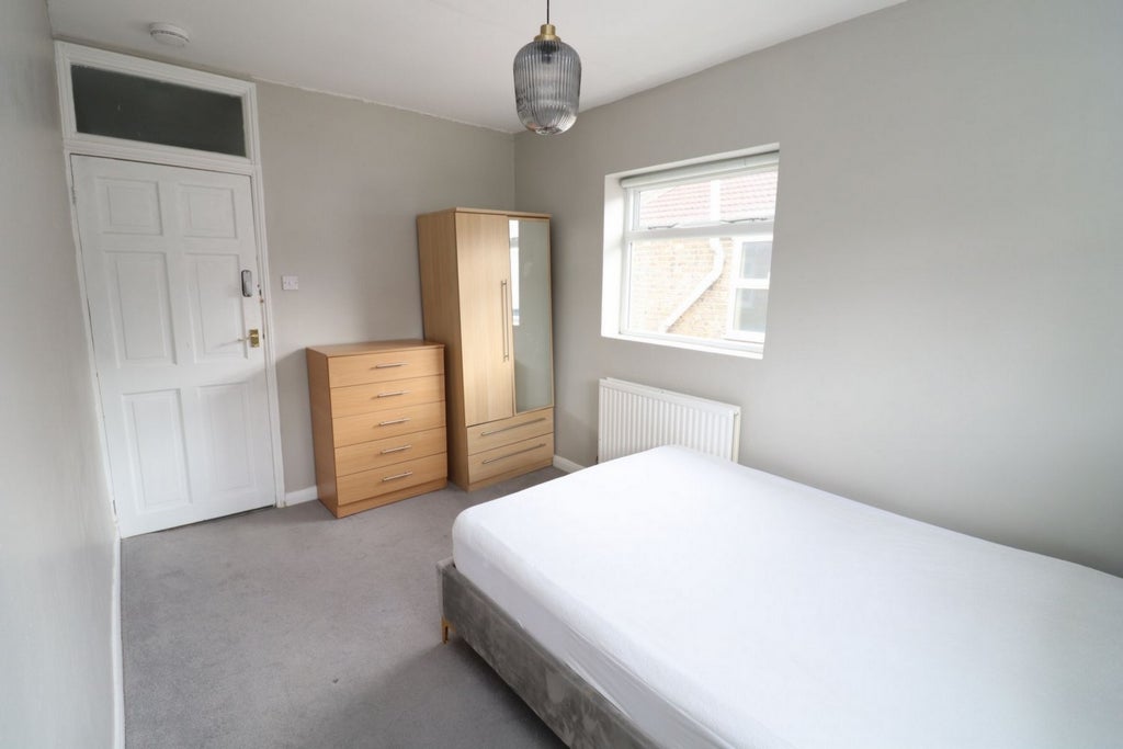 Room Globe Road in Greater London