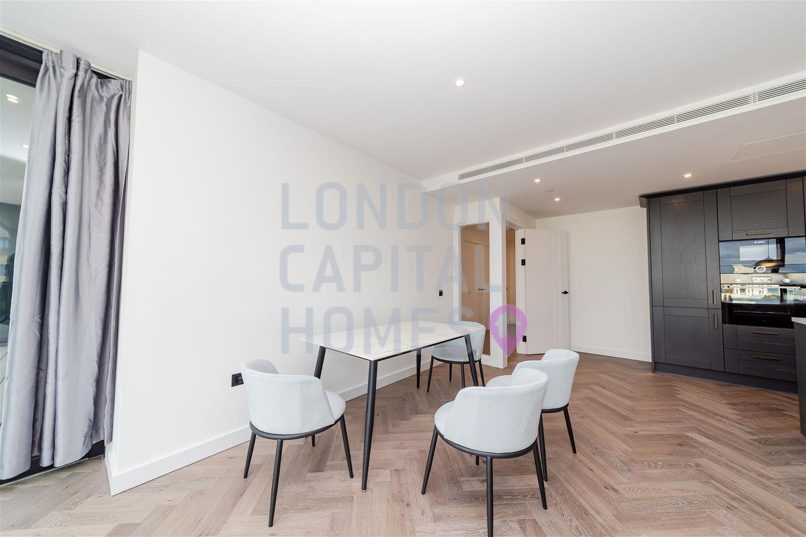 Flat Merino Gardens in Greater London
