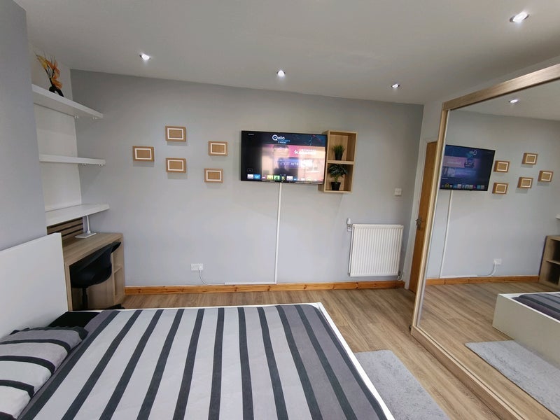 Room Honeybog Road in Glasgow