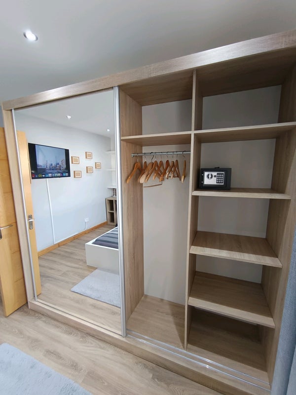 Room Honeybog Road in Glasgow