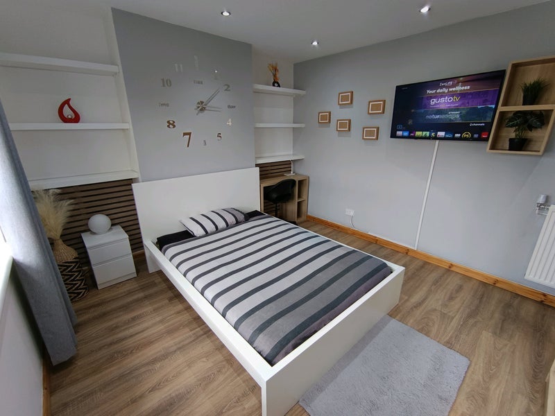 Room Honeybog Road in Glasgow