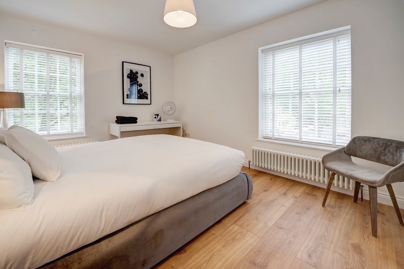 Flat Phoenix Road in Greater London