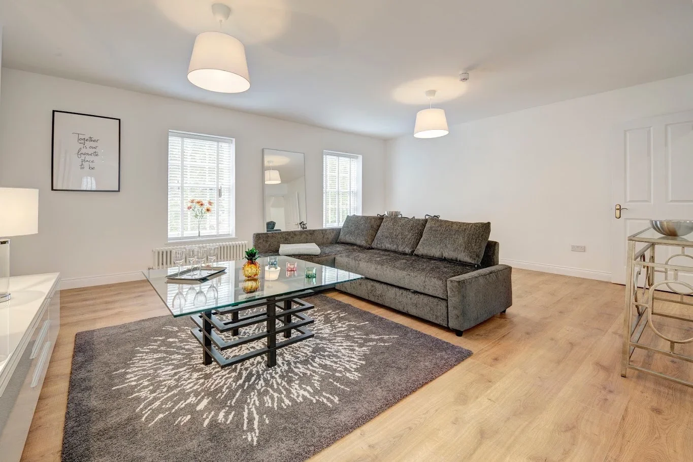 Flat Phoenix Road in Greater London