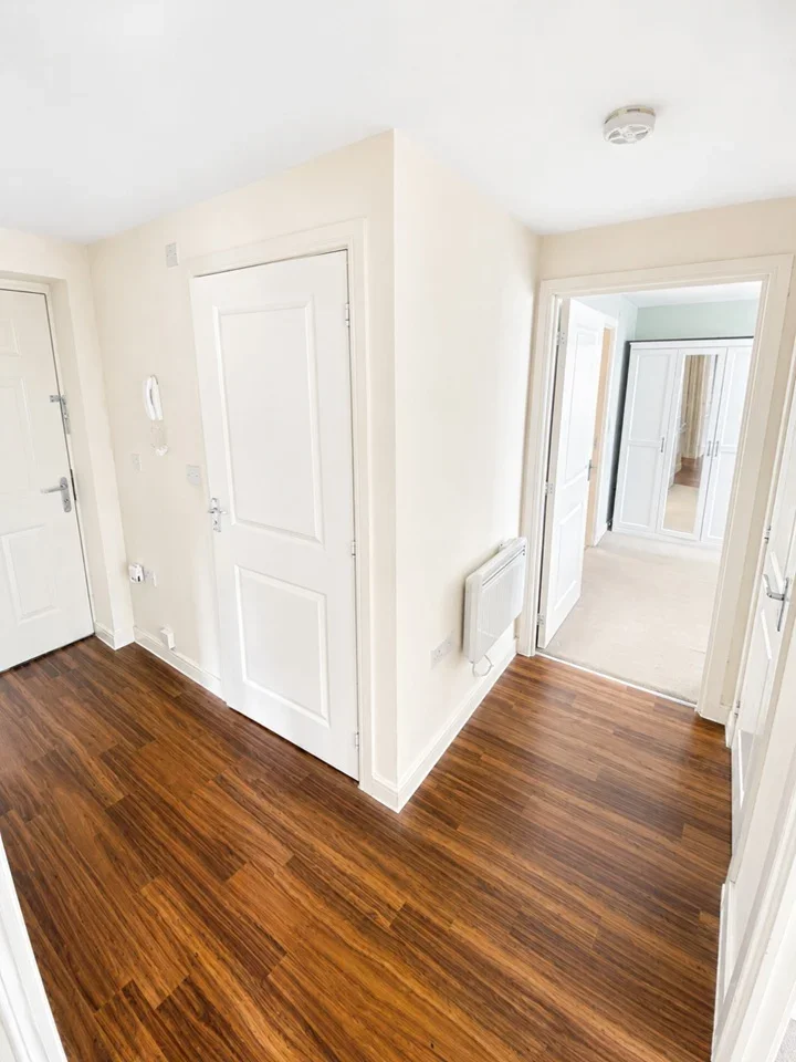 Flat Schoolgate Drive in Greater London