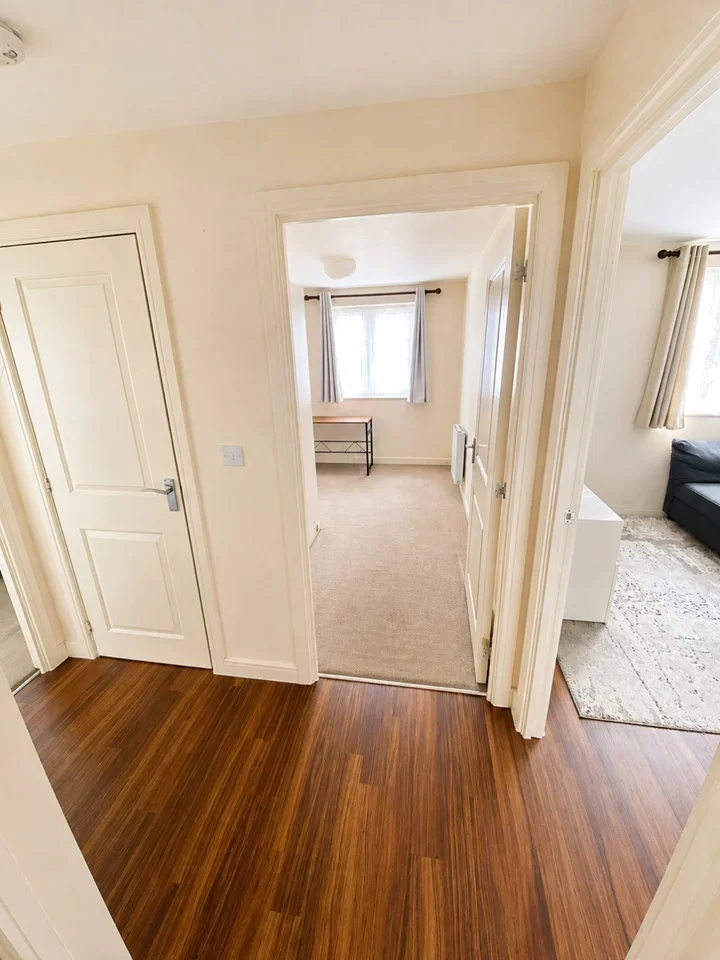 Flat Schoolgate Drive in Greater London
