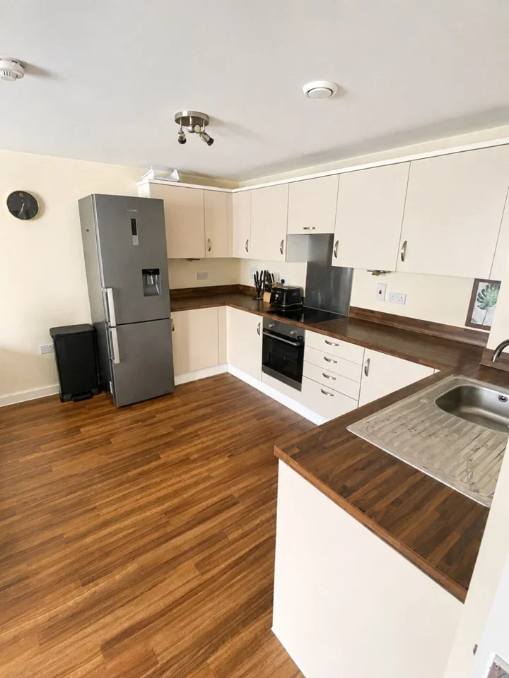 Flat Schoolgate Drive in Greater London