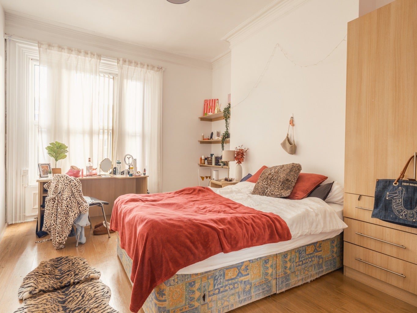 Room Devonshire Place in Newcastle upon Tyne