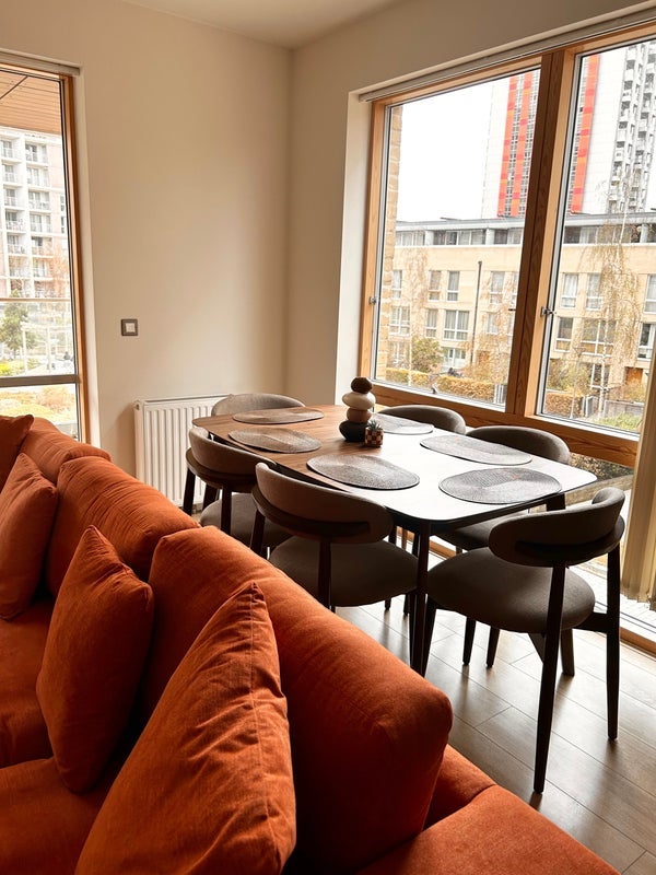 Flat Rathbone Street in Greater London