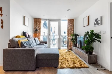 Flat Tooting High Street in Greater London