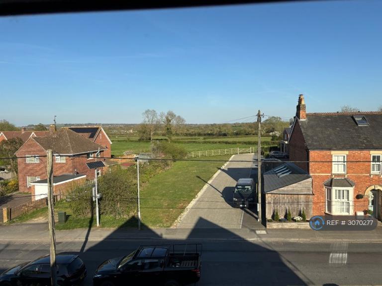 Flat Smiths Court in Purton