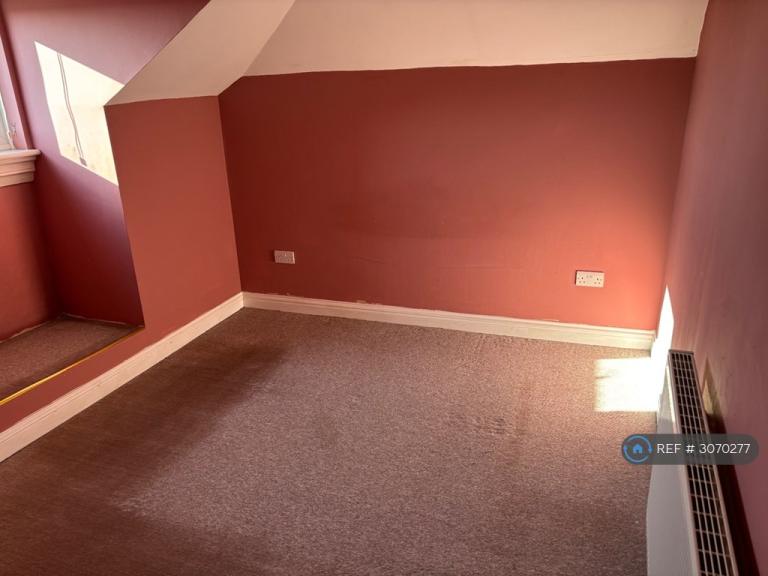 Flat Smiths Court in Purton