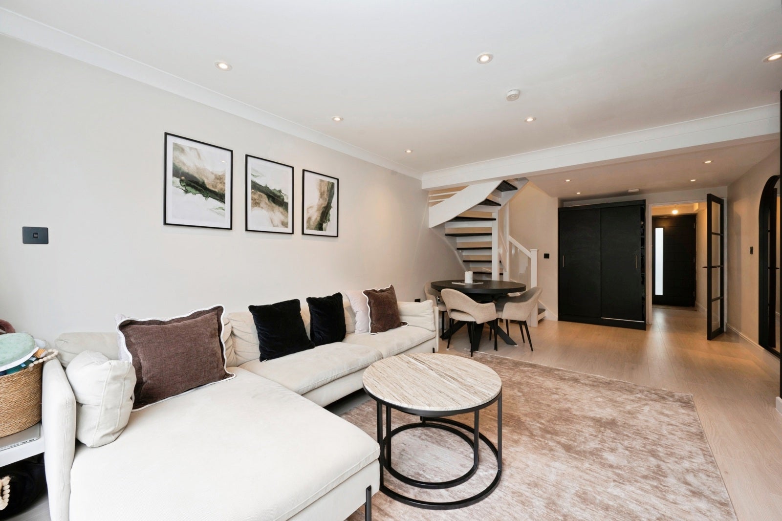 House Garratt Terrace in Greater London
