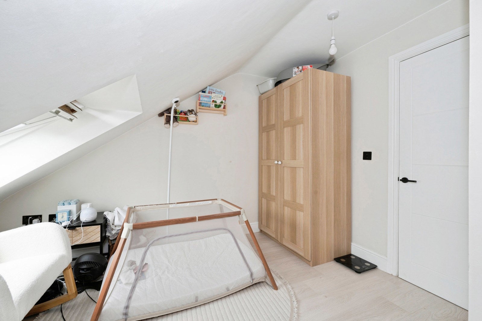House Garratt Terrace in Greater London