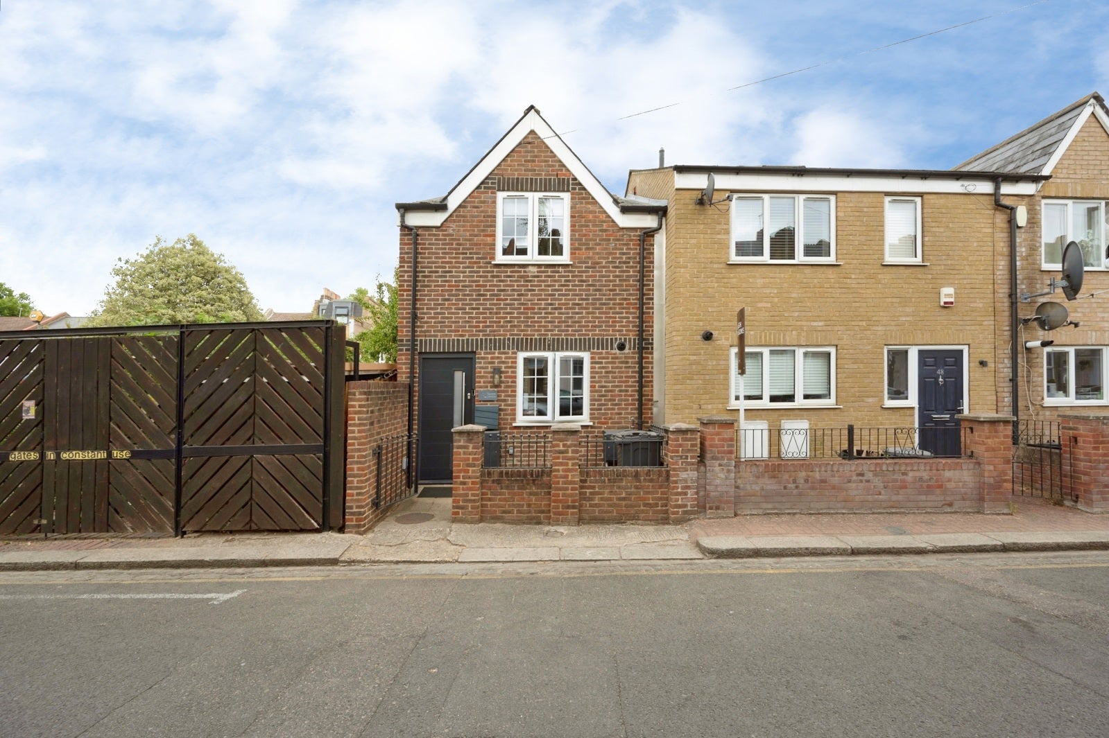 House Garratt Terrace in Greater London