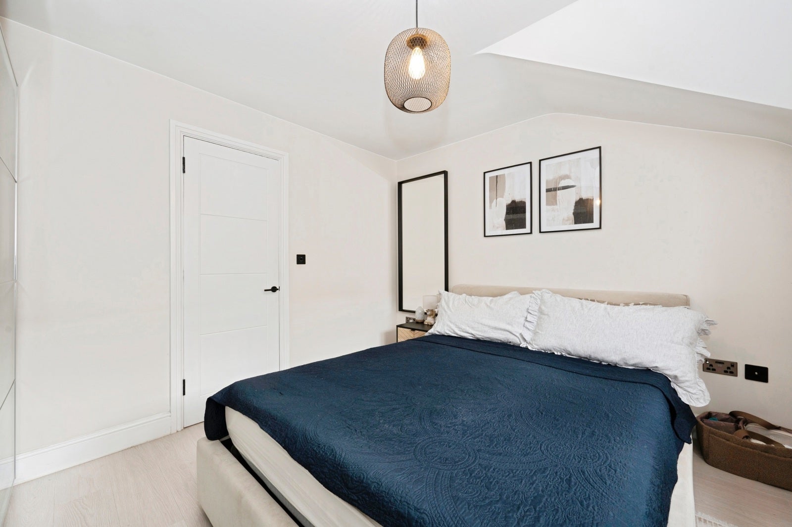 House Garratt Terrace in Greater London