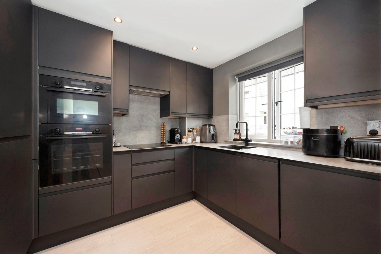 House Garratt Terrace in Greater London