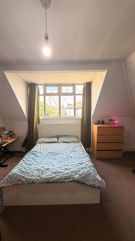 Room Hillside Avenue in Greater London