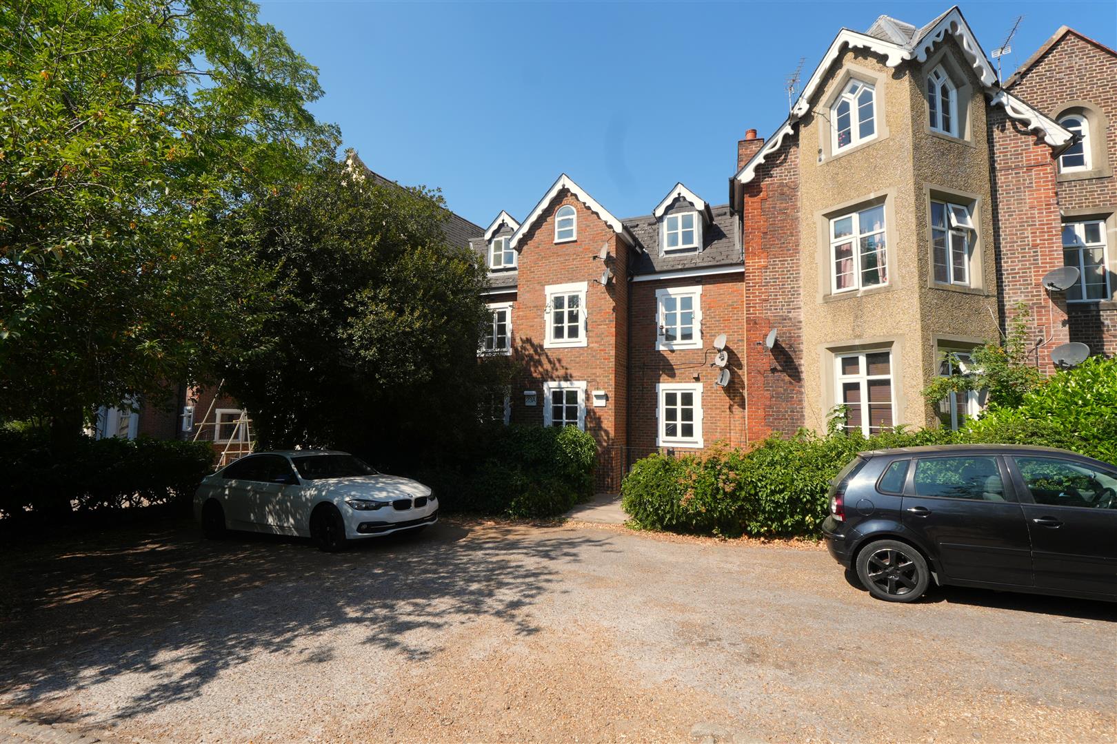 Flat Upton Park in Slough