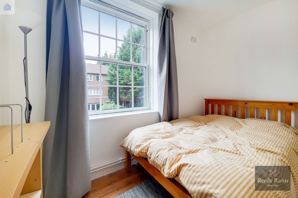Flat Greenham Close in Greater London