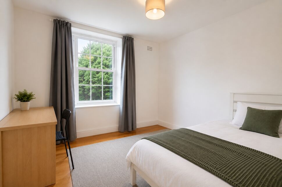 Flat Greenham Close in Greater London