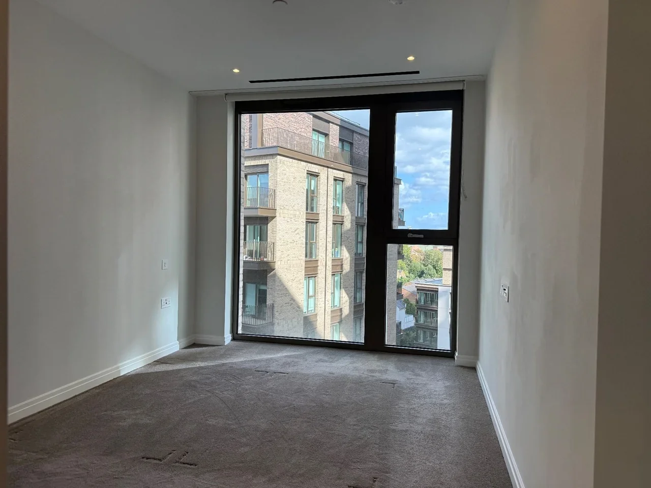 Flat Michael Road in Greater London
