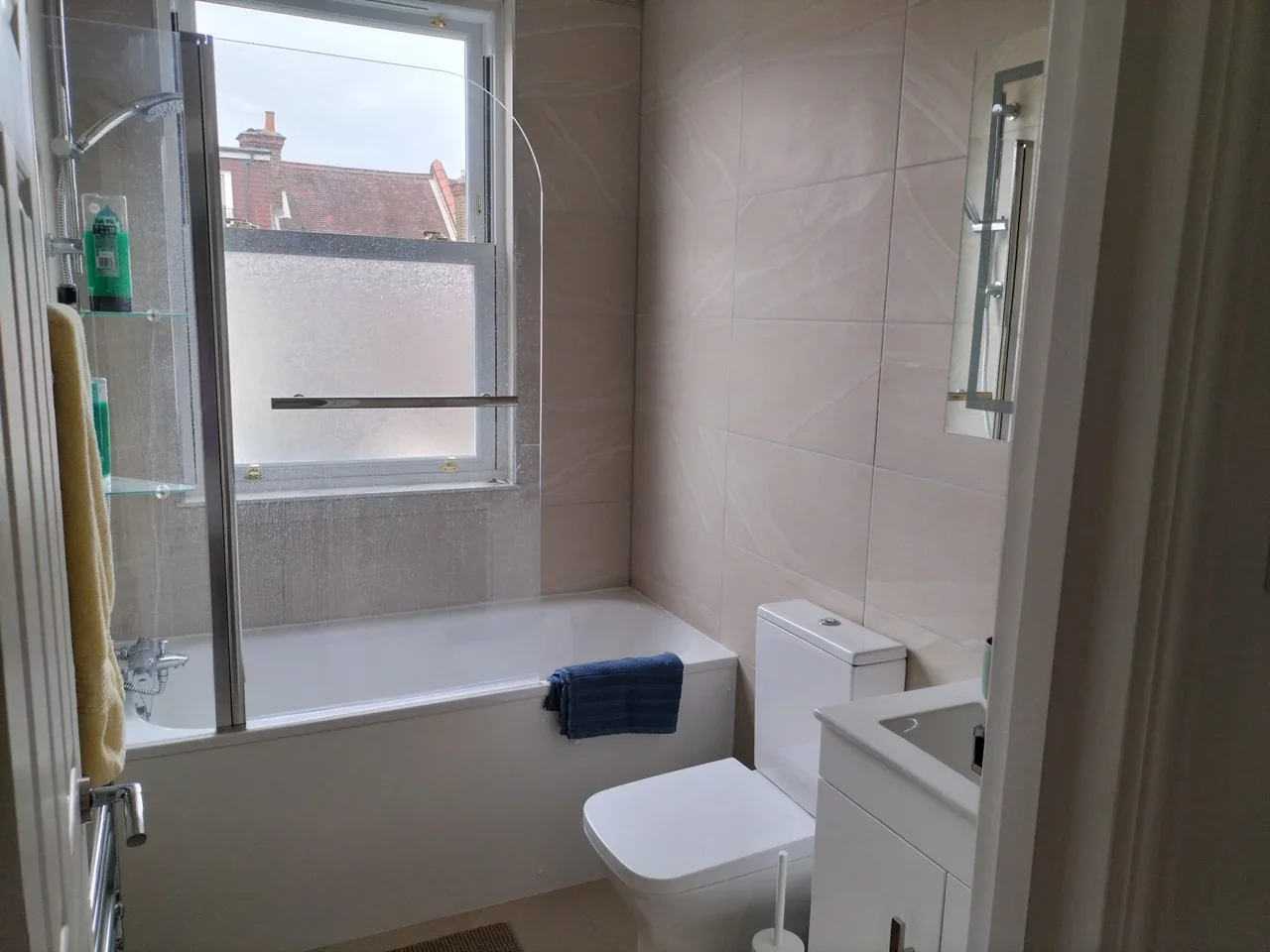 Room Deal Road in Greater London