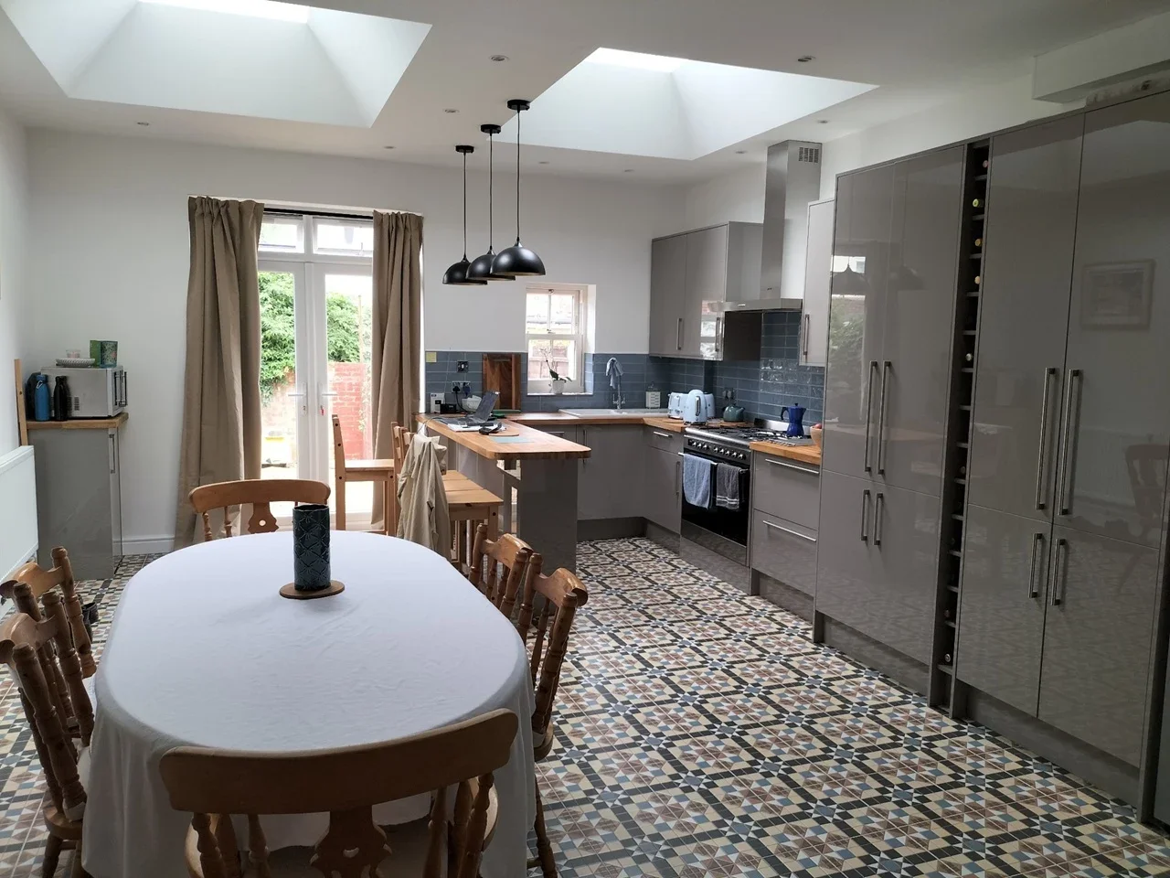 Room Deal Road in Greater London